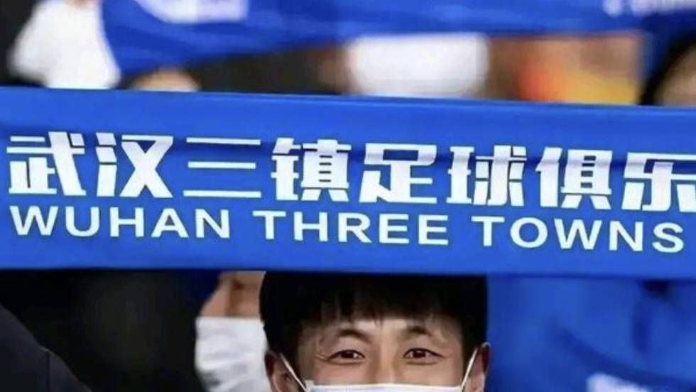 抱着老师的嫩臀猛然挺进视频